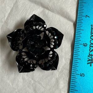Elegant Black Floral Ring